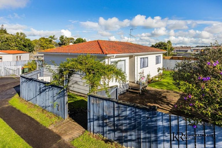 Photo of property in 2/62 Redcrest Avenue, Red Hill, Papakura, 2110