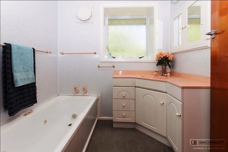 Photo of property in 42 Grahams Road, Ilam, Christchurch, 8041