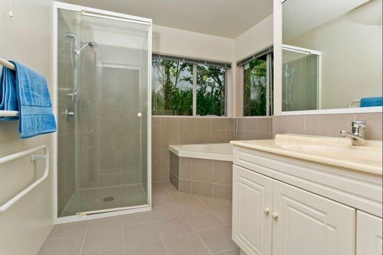 Photo of property in 2/79 Ocean View Road, Hillcrest, Auckland, 0627