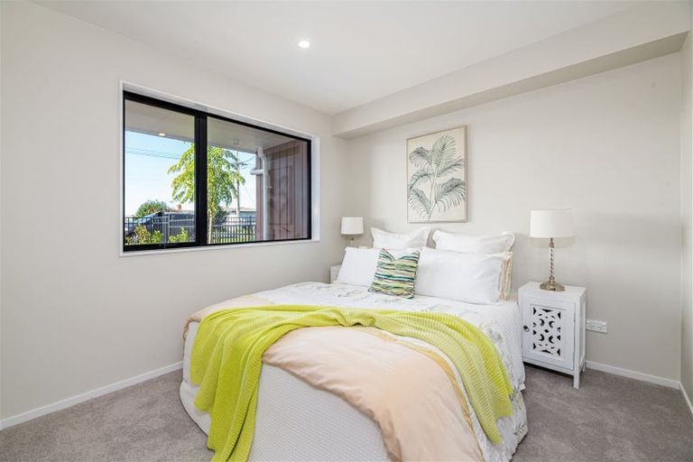 Photo of property in 2/644 Te Atatu Road, Te Atatu Peninsula, Auckland, 0610