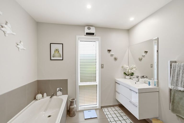 Photo of property in 6 Dunrobin Place, Avonhead, Christchurch, 8042