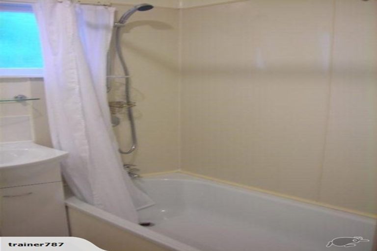 Photo of property in 2/30 Diana Drive, Glenfield, Auckland, 0627