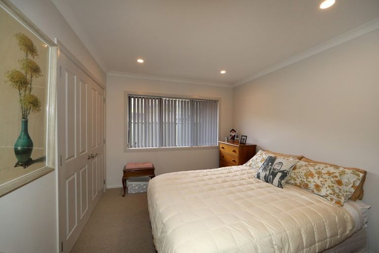 Photo of property in 15 Delta Mews Place, Clive, 4102