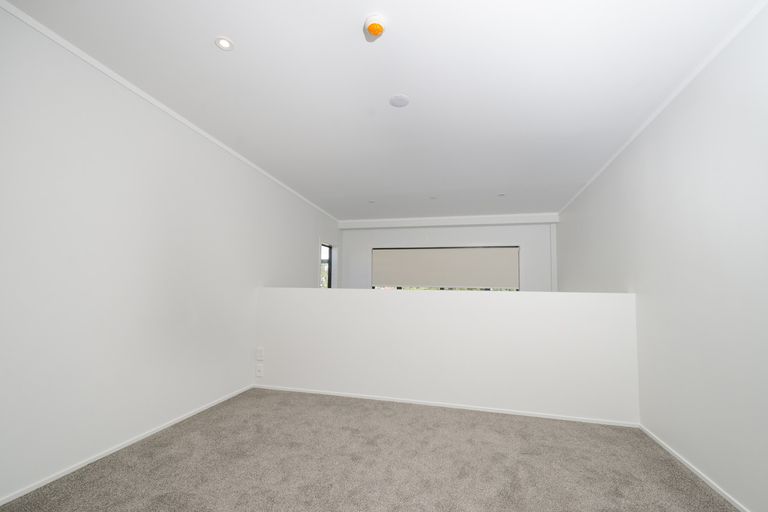 Photo of property in 15b/30 Westward Ho, Glen Eden, Auckland, 0602