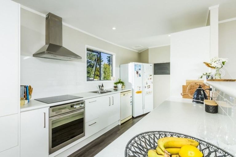 Photo of property in 1/28 Capilano Place, Glenfield, Auckland, 0629
