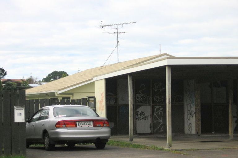 Photo of property in 11 Aldern Road, Massey, Auckland, 0614