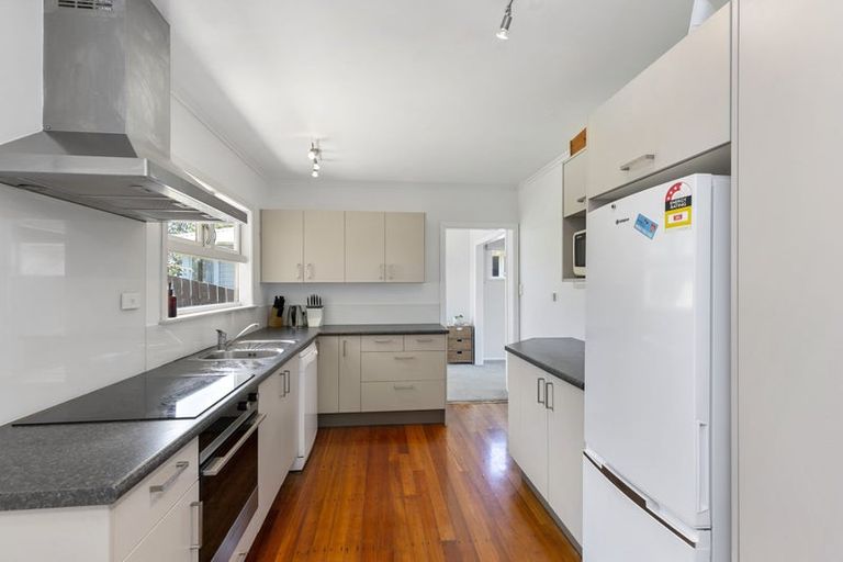 Photo of property in 95 Kenmore Street, Newlands, Wellington, 6037