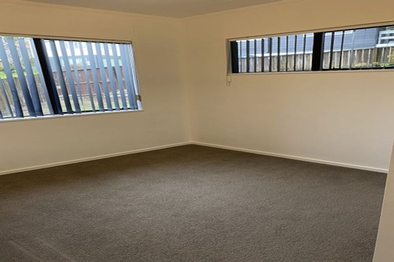 Photo of property in 35 Rhinevale Close, Henderson, Auckland, 0612