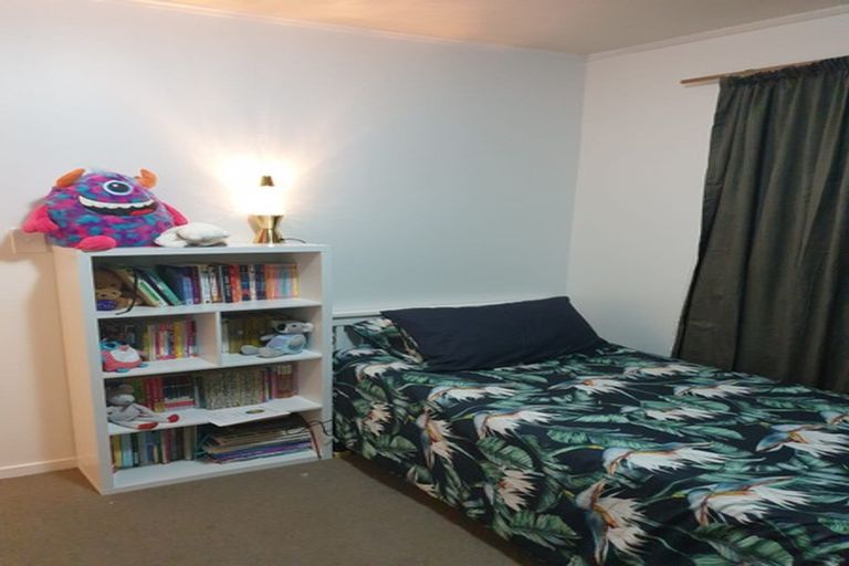 Photo of property in 1/219 Glenfield Road, Hillcrest, Auckland, 0627