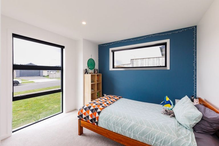 Photo of property in 3 Sardinia Grove, Fitzherbert, Palmerston North, 4410
