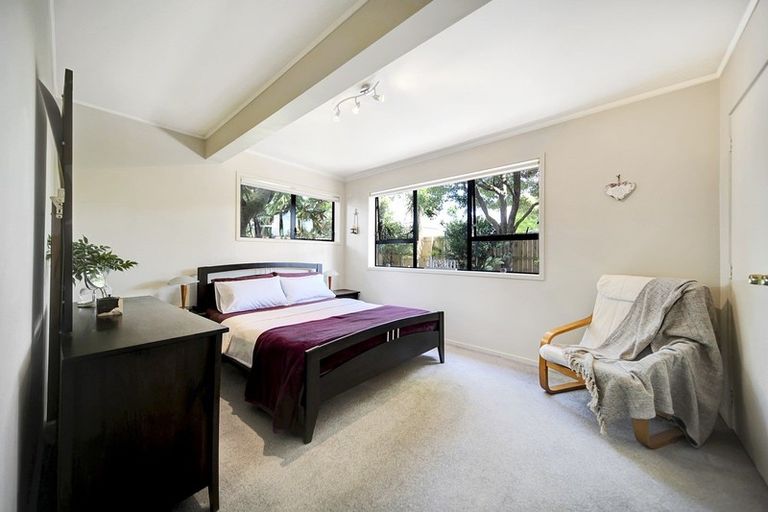 Photo of property in 79 Cascades Road, Pakuranga Heights, Auckland, 2010