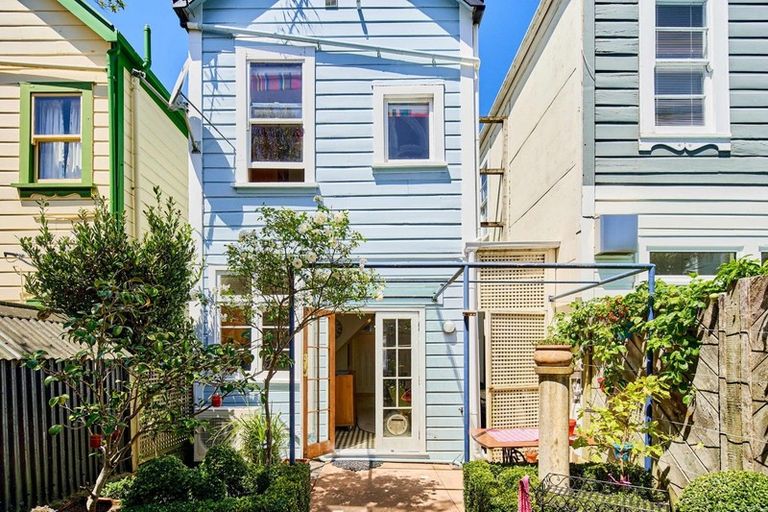 Photo of property in 6 Porritt Avenue, Mount Victoria, Wellington, 6011