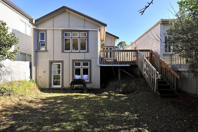 Photo of property in 39 Edinburgh Terrace, Berhampore, Wellington, 6023