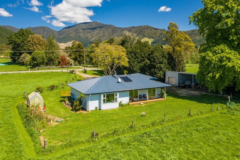 Photo of property in 1231 Queen Charlotte Drive, Linkwater, Picton, 7281