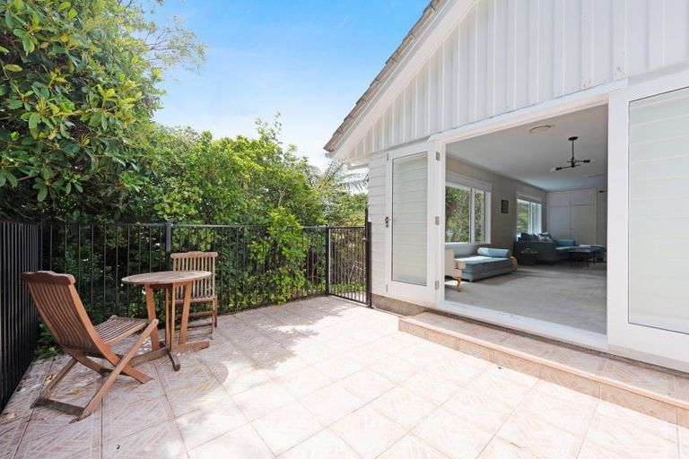 Photo of property in 48 Homewood Crescent, Karori, Wellington, 6012