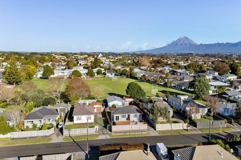 Photo of property in 12 Karaka Street, Merrilands, New Plymouth, 4312