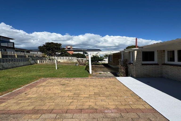 Photo of property in 25 Ellesmere Crescent, Pakuranga Heights, Auckland, 2010