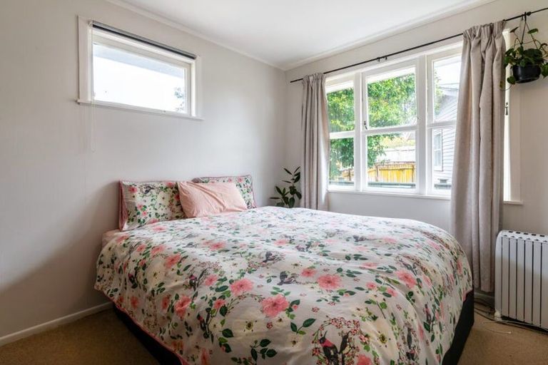 Photo of property in 61a Cobham Crescent, Kelston, Auckland, 0602