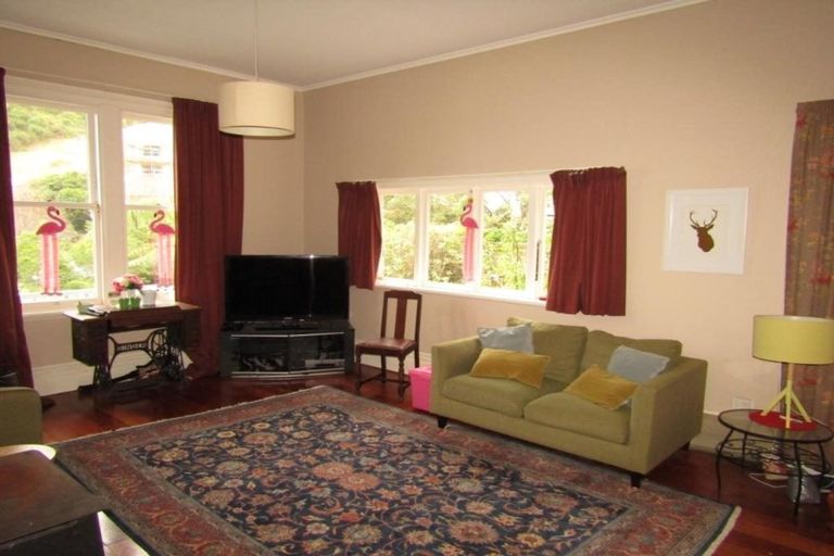 Photo of property in 28 Rangiora Avenue, Kaiwharawhara, Wellington, 6035