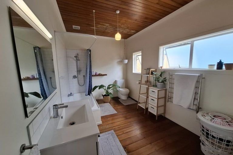 Photo of property in 222 Frankley Road, Frankleigh Park, New Plymouth, 4310