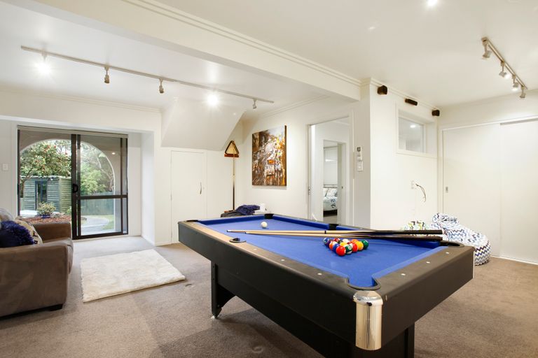 Photo of property in 24 Atarua Gardens, Waiatarua, Auckland, 0604