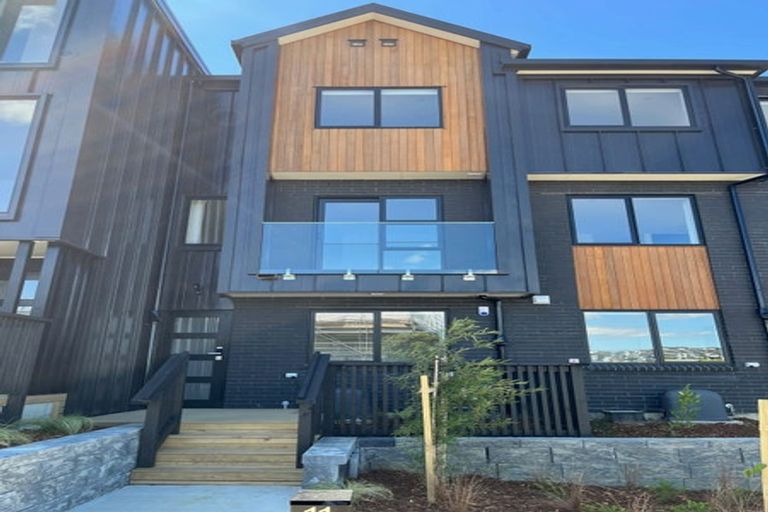 Photo of property in 11 Longshore Drive, Long Bay, Auckland, 0630