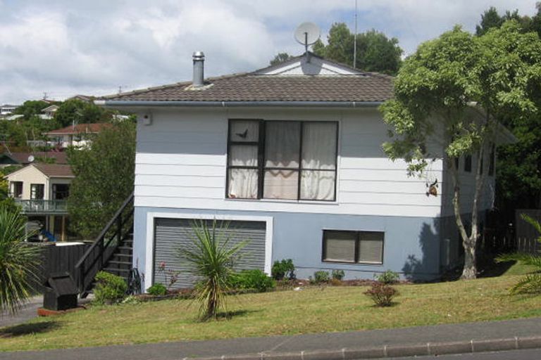 Photo of property in 35 Trias Road, Totara Vale, Auckland, 0629