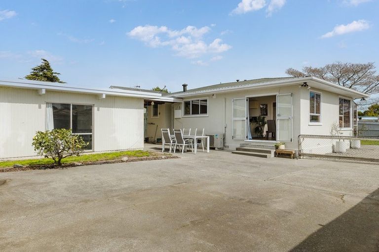 Photo of property in 4 Sutherland Crescent, Westbrook, Palmerston North, 4412