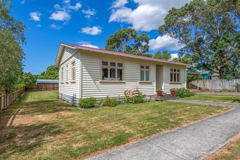 Photo of property in 16 Tokomaru Road, Tokomaru, Palmerston North, 4474