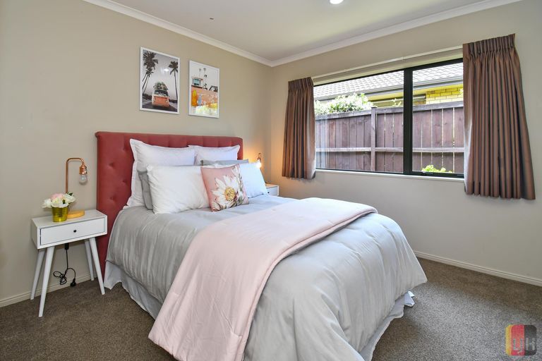 Photo of property in 22 Croftview Road, Wattle Downs, Auckland, 2103