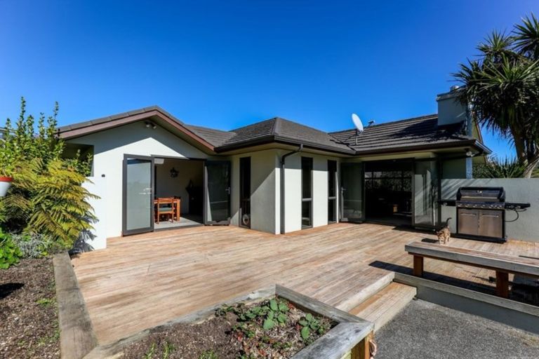 Photo of property in 14 Tupare Place, Highlands Park, New Plymouth, 4312