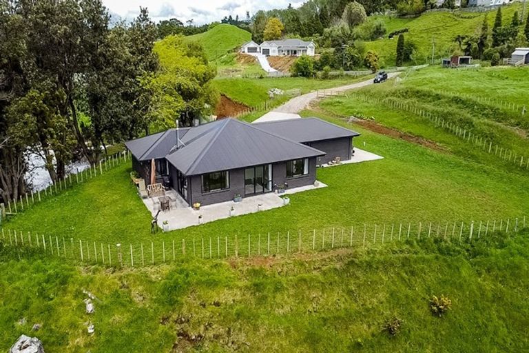 Photo of property in 68 Saxton Road, Upper Vogeltown, New Plymouth, 4371