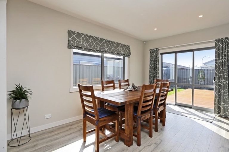 Photo of property in 12 Manganui Place, Te Awa, Napier, 4110