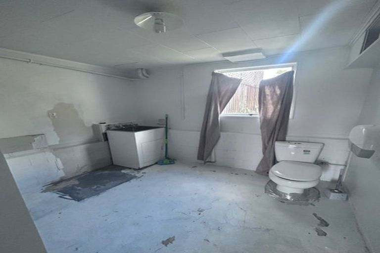 Photo of property in 42 Fitzherbert Avenue, West Harbour, Auckland, 0618