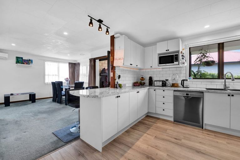 Photo of property in 180 Waihi Road, Hawera, 4610