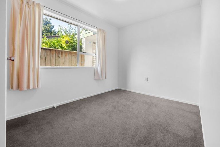 Photo of property in 3 Rika Place, Kawaha Point, Rotorua, 3010