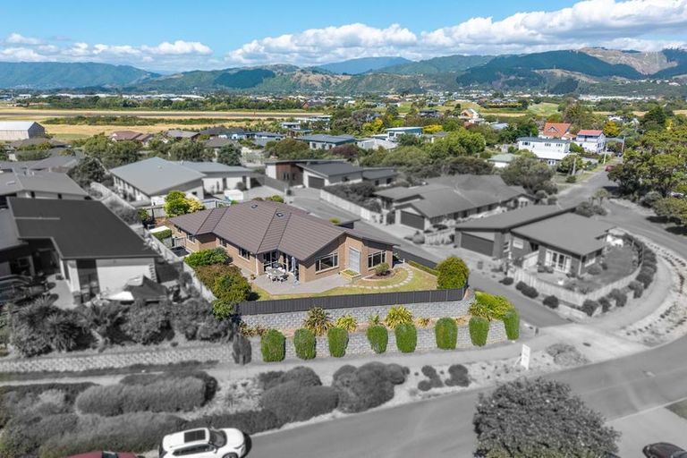 Photo of property in 12 Simpson Crescent, Raumati Beach, Paraparaumu, 5032