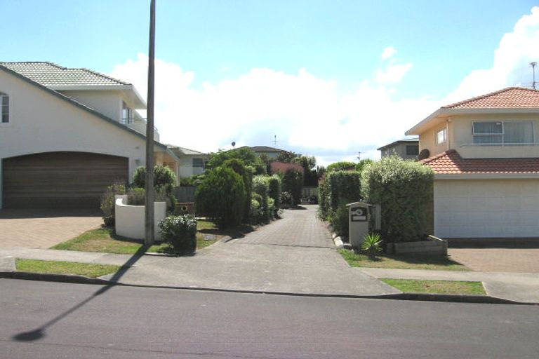 Photo of property in 42 Whiting Grove, West Harbour, Auckland, 0618