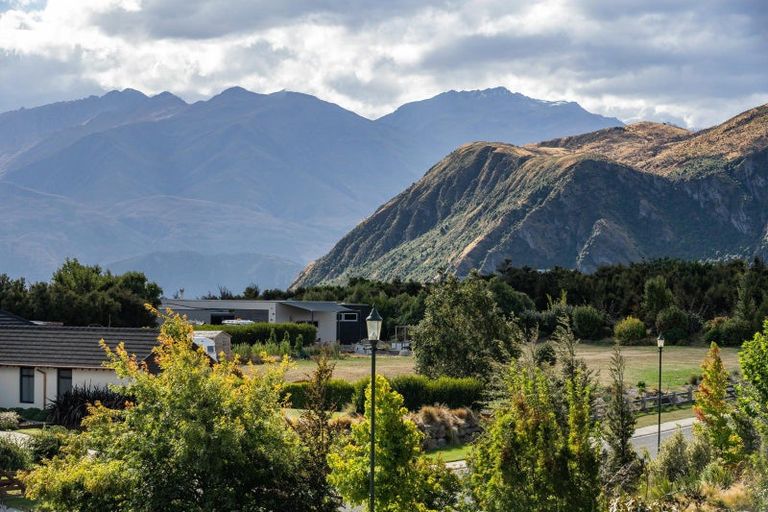 Photo of property in 28 Minaret Ridge, Wanaka, 9305
