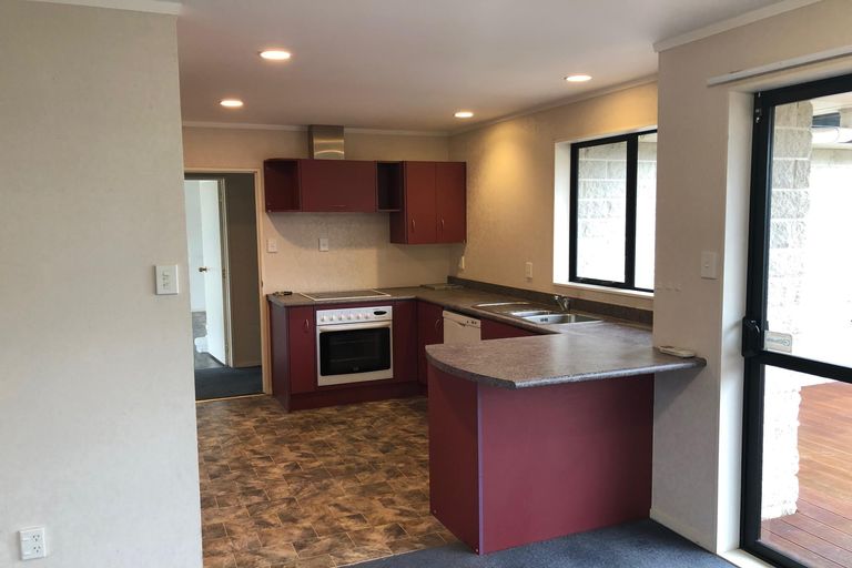 Photo of property in 20 Aspen Way, Kelvin Grove, Palmerston North, 4414