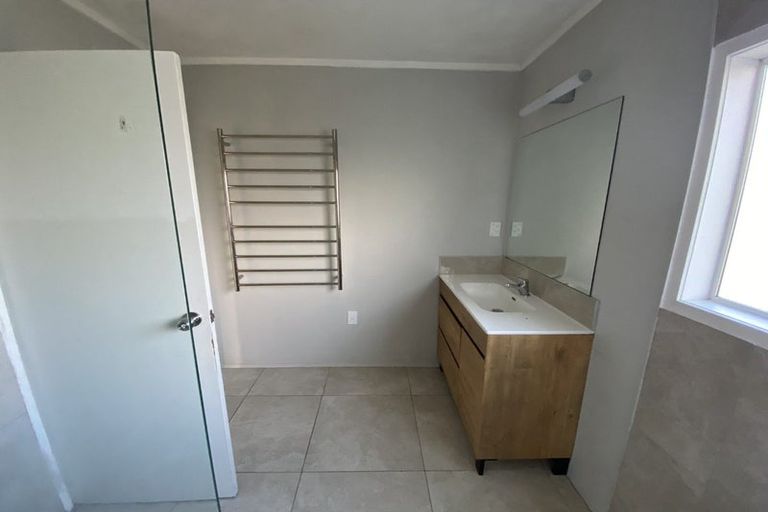 Photo of property in 2/2 Aotea Road, Glen Eden, Auckland, 0602