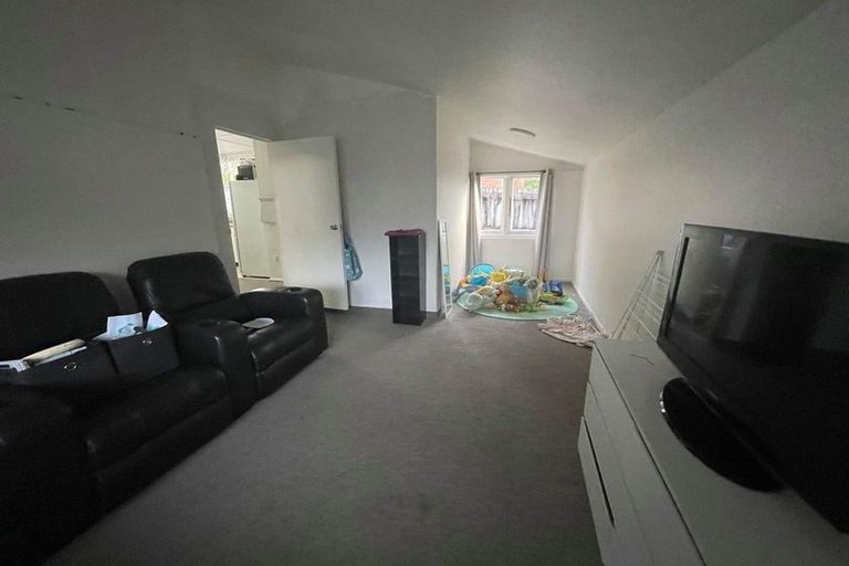 Photo of property in 16 Albert Road, Kelston, Auckland, 0602