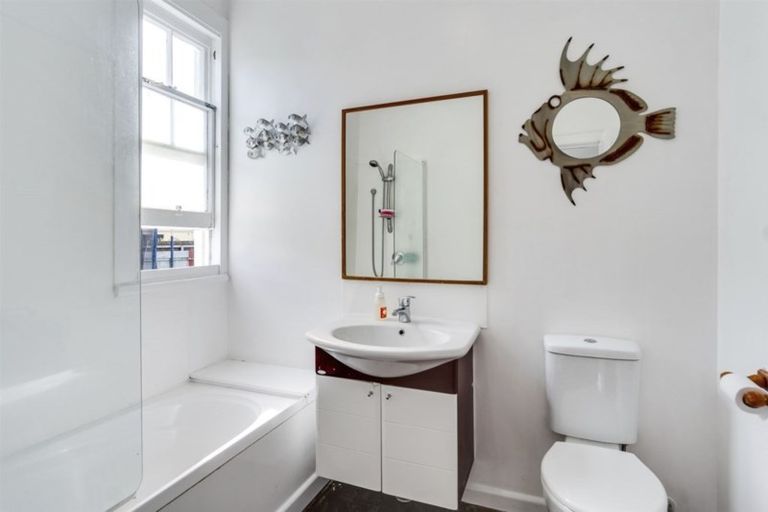 Photo of property in 30 Bell Street, Otane, 4202