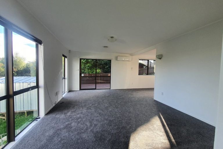 Photo of property in 9 Fitzherbert Avenue, West Harbour, Auckland, 0618