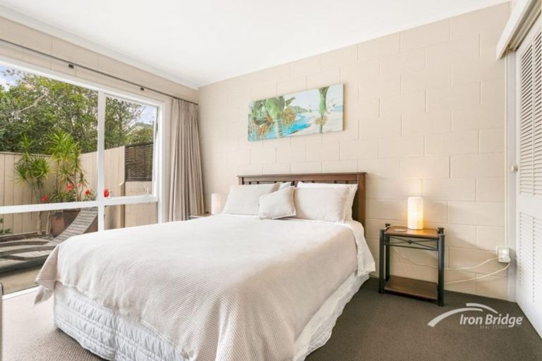 Photo of property in 3/108 East Coast Road, Forrest Hill, Auckland, 0620