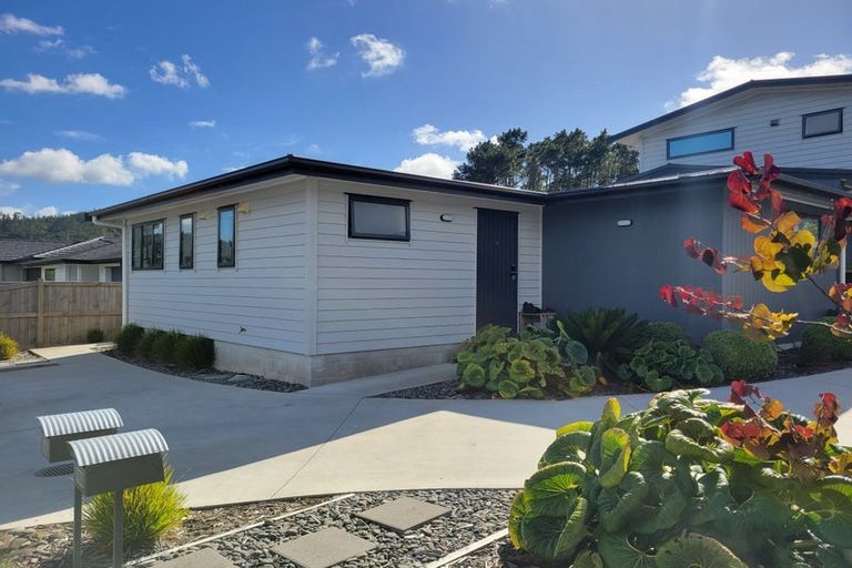 Photo of property in 18 Paihere Street, Huapai, Kumeu, 0810