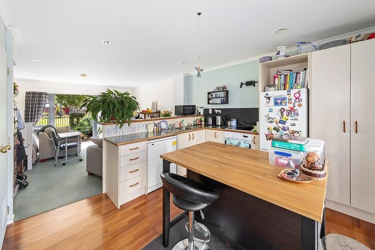 Photo of property in Tuscany Way, 19/3 Ambrico Place, New Lynn, Auckland, 0600