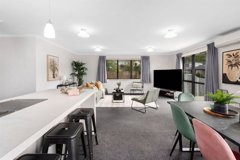 Photo of property in 8 Hull Place, Whitby, Porirua, 5024