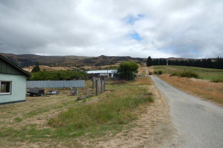 Photo of property in 15 Campbells Track, Lake Roxburgh Village, Roxburgh, 9571