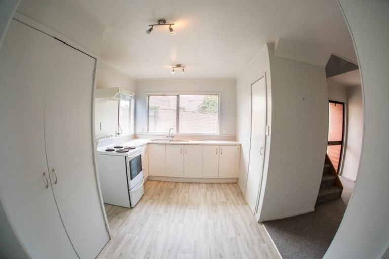 Photo of property in 2/40 Saxon Street, Waterview, Auckland, 1026